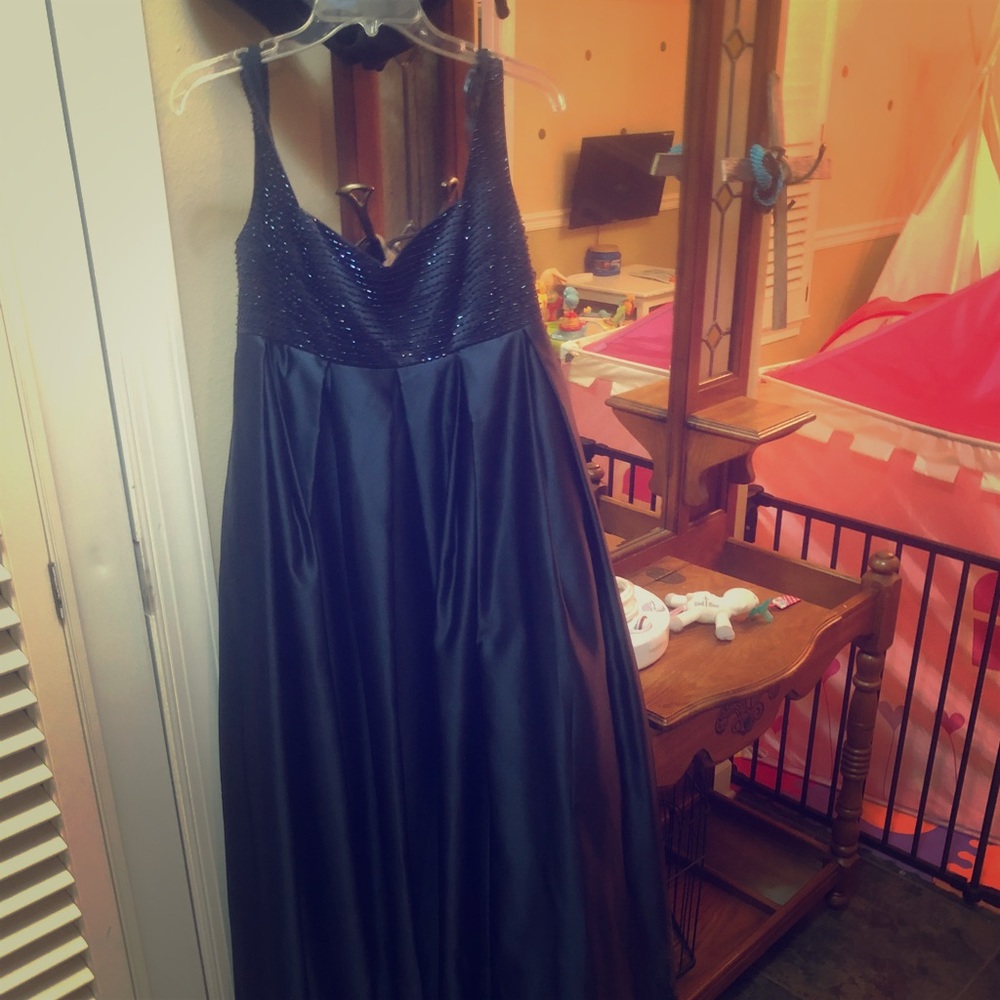 Maternity formal size 8